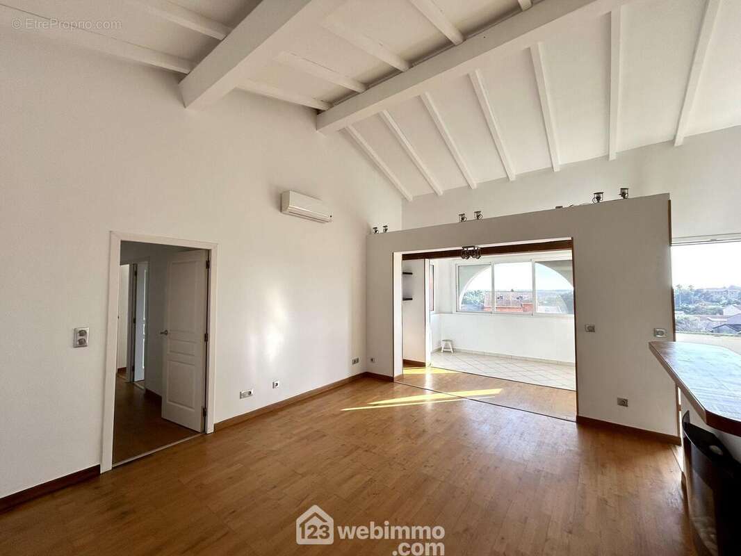Une belle hauteur de plafond - Appartement à FURIANI
