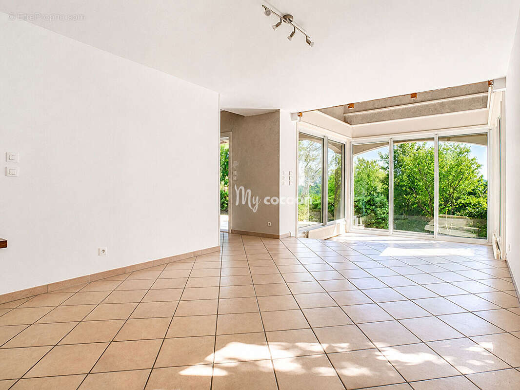 Maison - T6 - 200 m² - photo 9