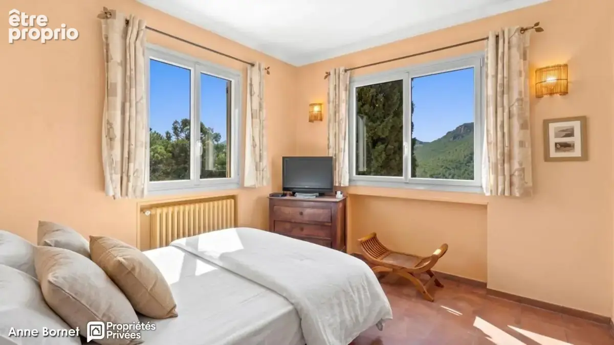 Bastide 7 pièces avec piscine et terrain de 13 000 m2 - Massif de l'Estérel - photo 13