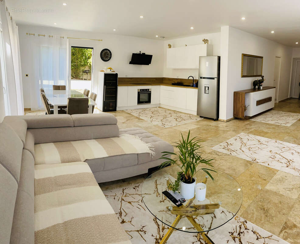 Maison à LA QUEUE-LES-YVELINES