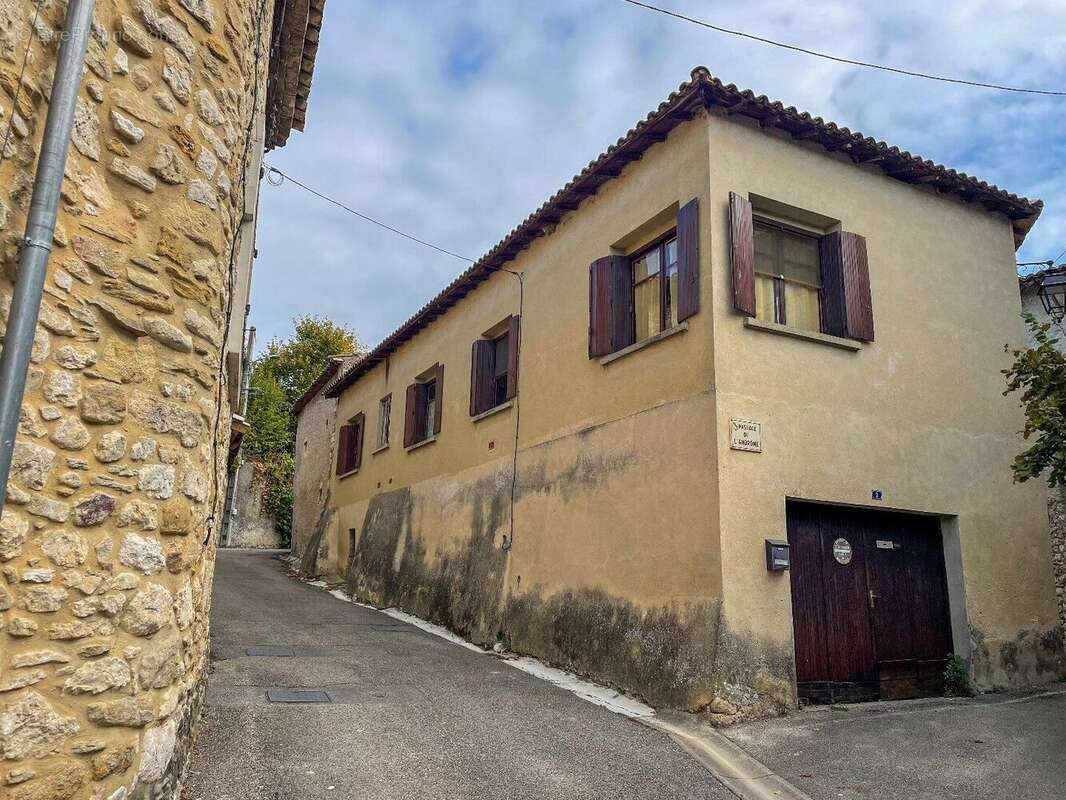 Maison à SAINT-LAURENT-DE-CARNOLS