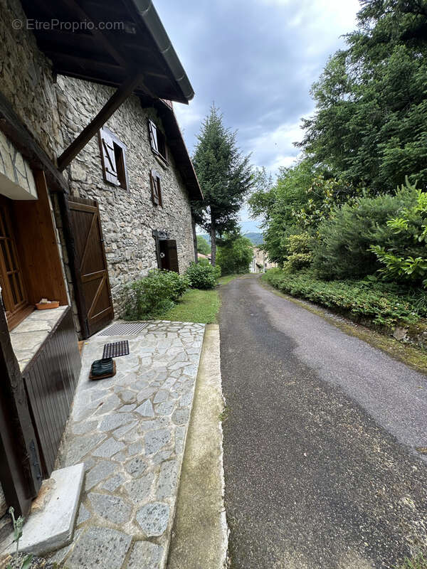 Maison à SAINT-VICTOR-MONTVIANEIX