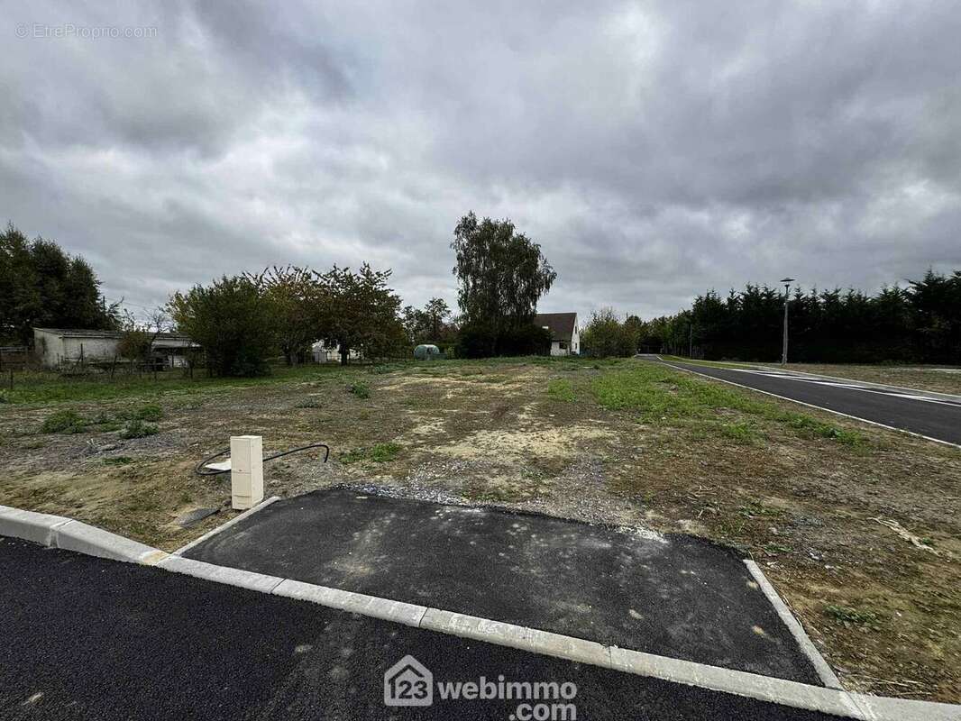 Libre de constructeur, il vous permet une totale liberté de conception selon vos besoins et vos envies. - Terrain à VERSIGNY