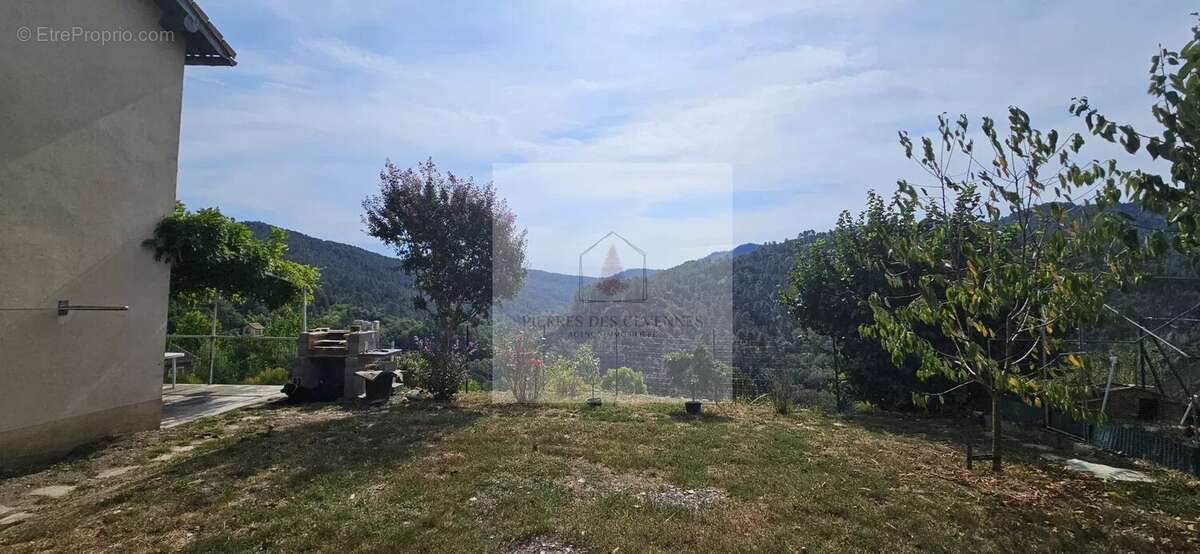 Maison à LE COLLET-DE-DEZE