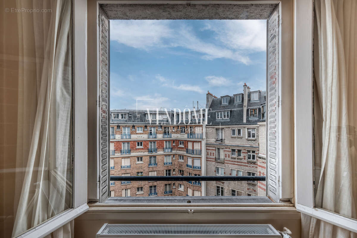 Appartement à PARIS-16E
