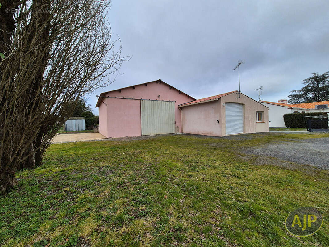 Maison à COMMEQUIERS