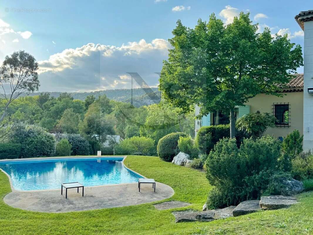 Maison à LE THOLONET