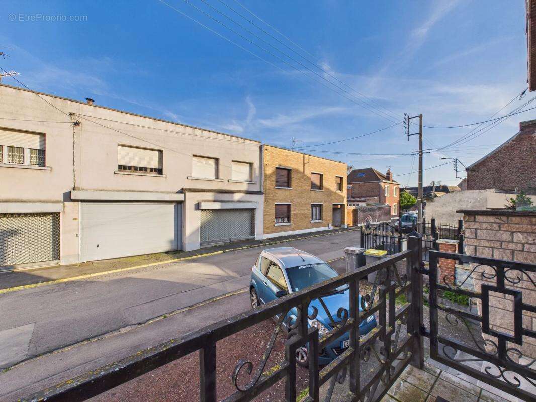 Maison à QUIEVRECHAIN