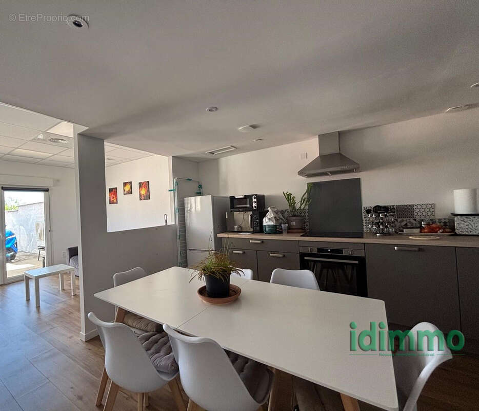 Magnifique ensemble immobilier de 350 m2, avec 2 logements , dans un lieu recherche, avec piscine sur un terra - photo 23