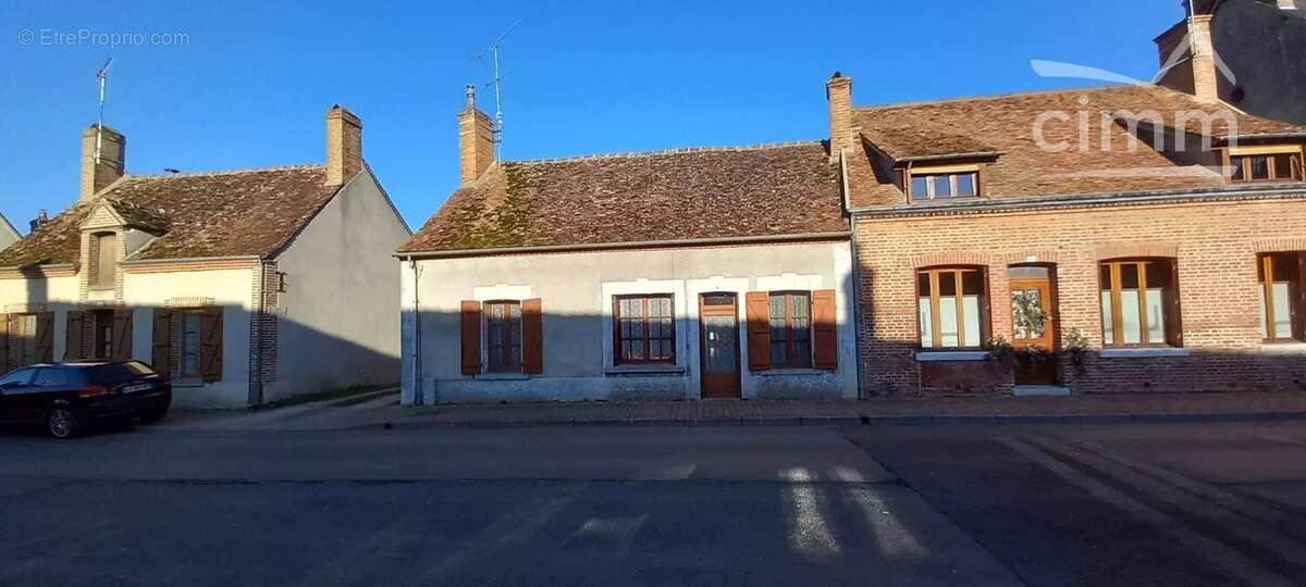 Maison à SELLES-SAINT-DENIS
