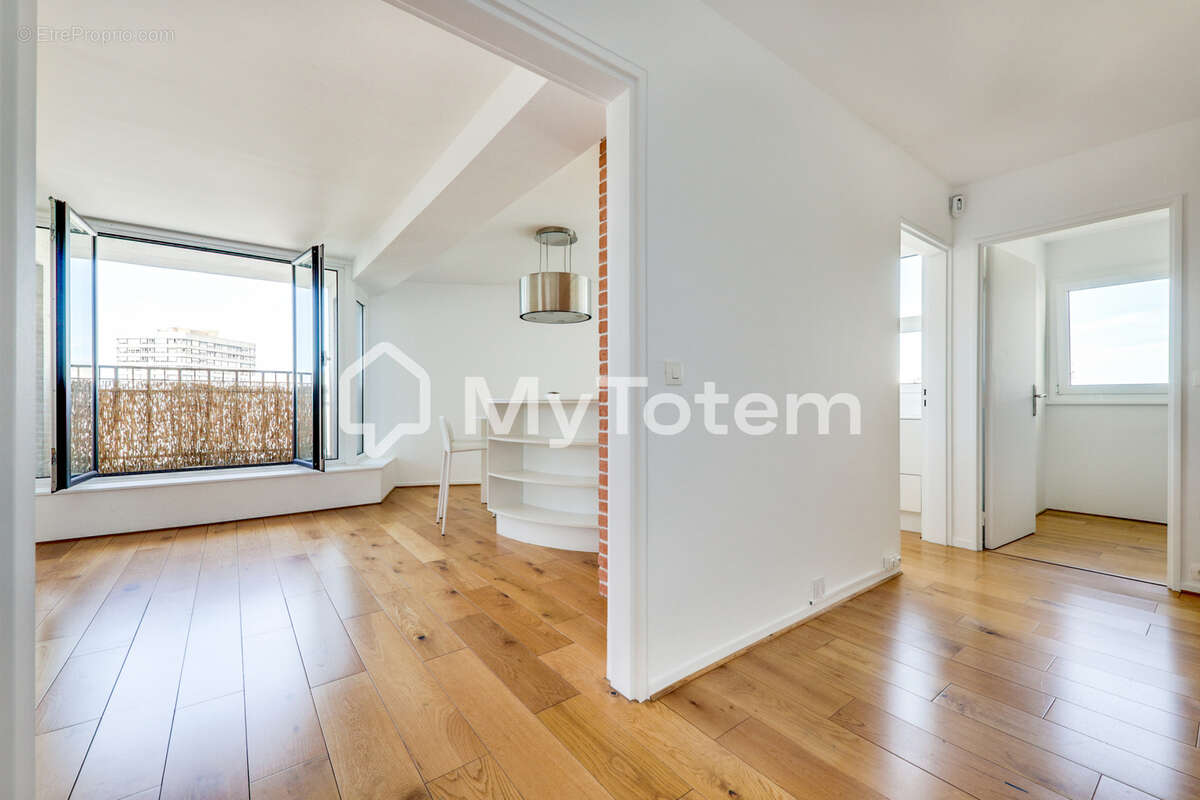 Appartement à COURBEVOIE