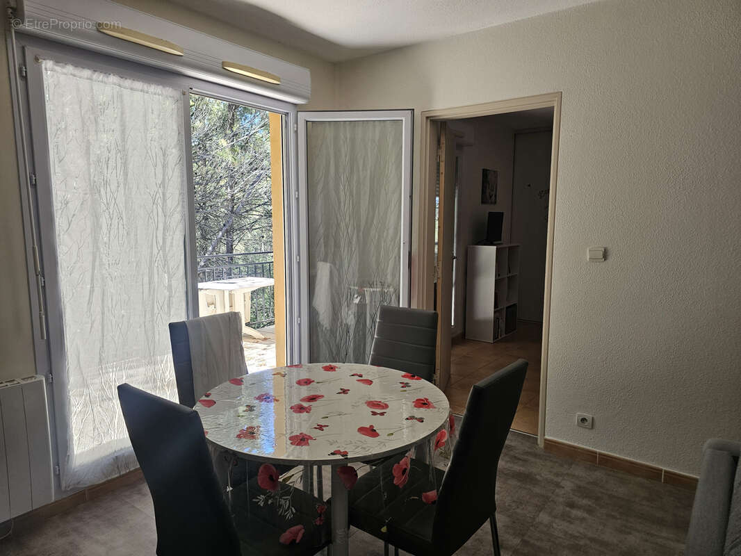Appartement à LA ROQUE-D'ANTHERON