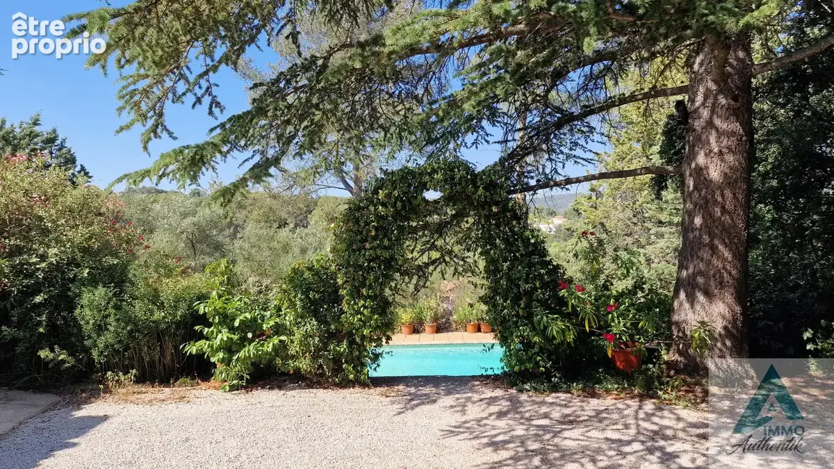Villa type 5 avec piscine garage et dependance sur terrain 2666m2 - photo 14