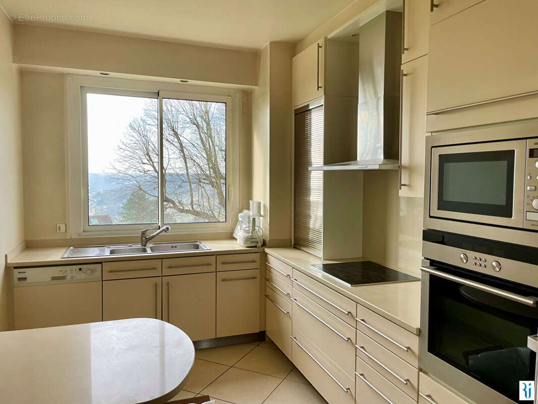 Appartement à MONT-SAINT-AIGNAN