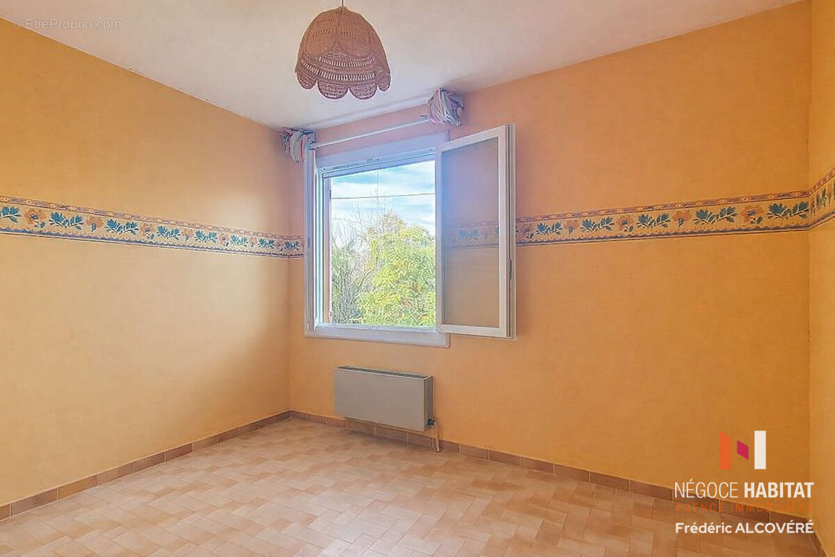 Maison 4 faces T7 composée de 2 appartements Terrain 700 m2 Sommières - photo 6