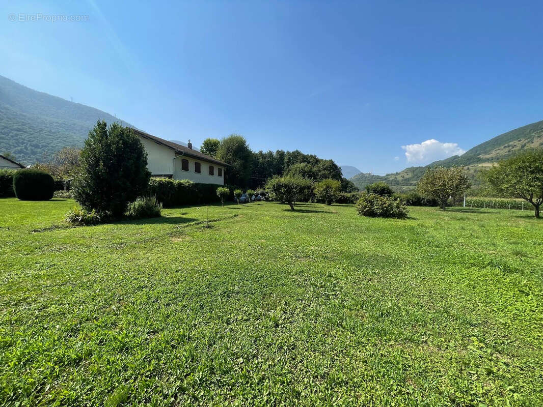 Terrain à VAULNAVEYS-LE-BAS