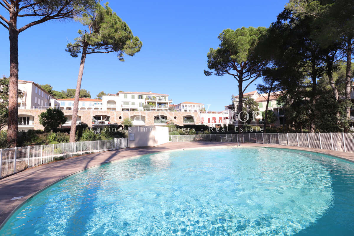 Résidence de standing avec piscine: t 2 avec double garage - photo 2