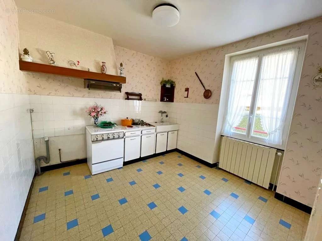 Maison à MONTSAUCHE-LES-SETTONS