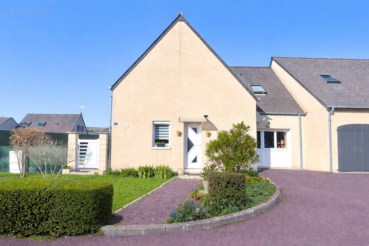 Maison à PORT-EN-BESSIN-HUPPAIN