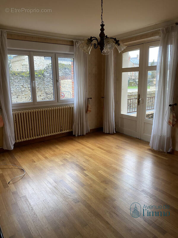 Maison à BEAULIEU-SUR-LAYON