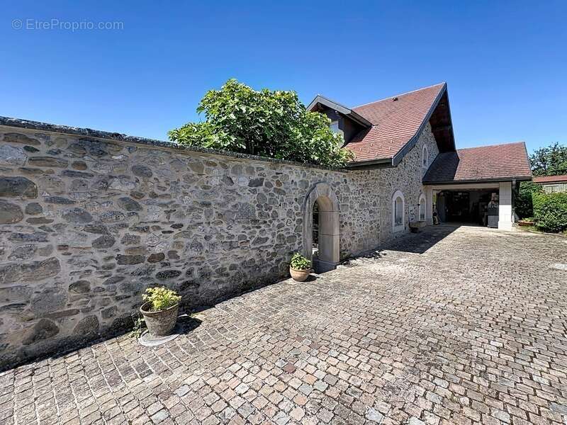 Corps de ferme à vendre 5 pièces CERNEX (74) - photo 3
