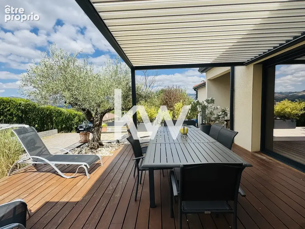 Maison 6 pièces 129 m² à vendre à Saint-Martin-La-Plaine (42800) - photo 3