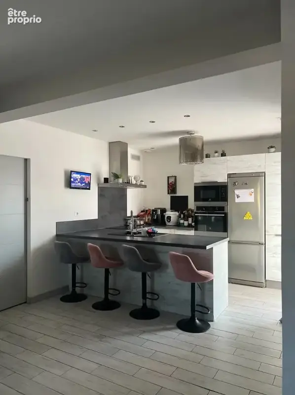 Villa, 4 faces, T5 de 139.50 m², 4 chambres, sur 419 m² avec piscine - photo 4