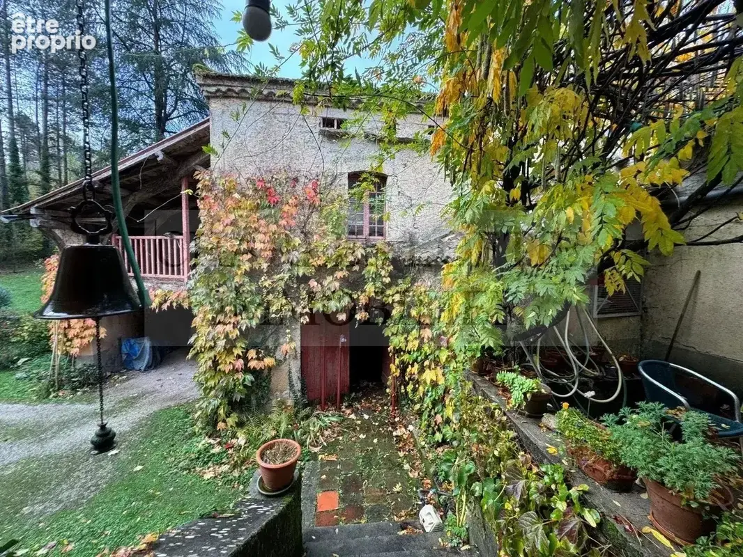 Imposante maison ancienne de caractère restaurée sur sous-sol avec dépendances, sur un terrain arboré de 3 782 m² - photo 12