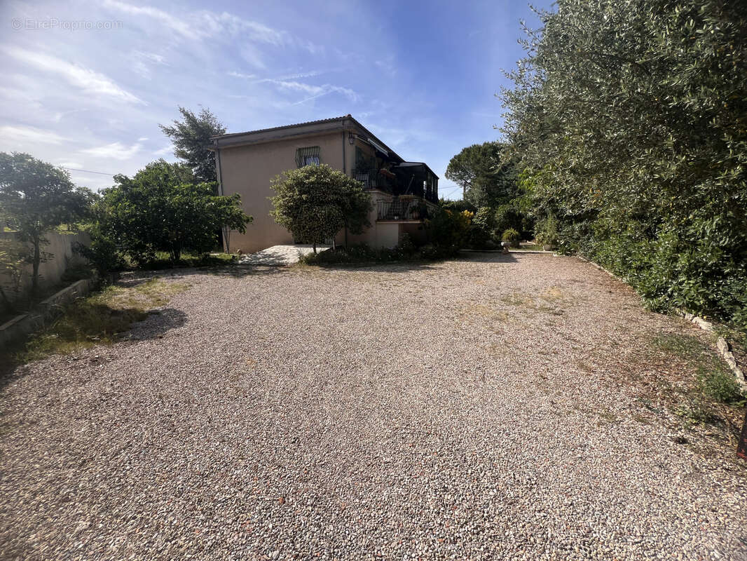 Maison à LE MUY
