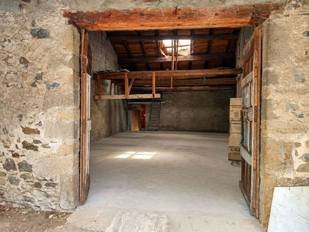 Maison Vals Pres Le Puy , 120 m² à rénover - photo 8