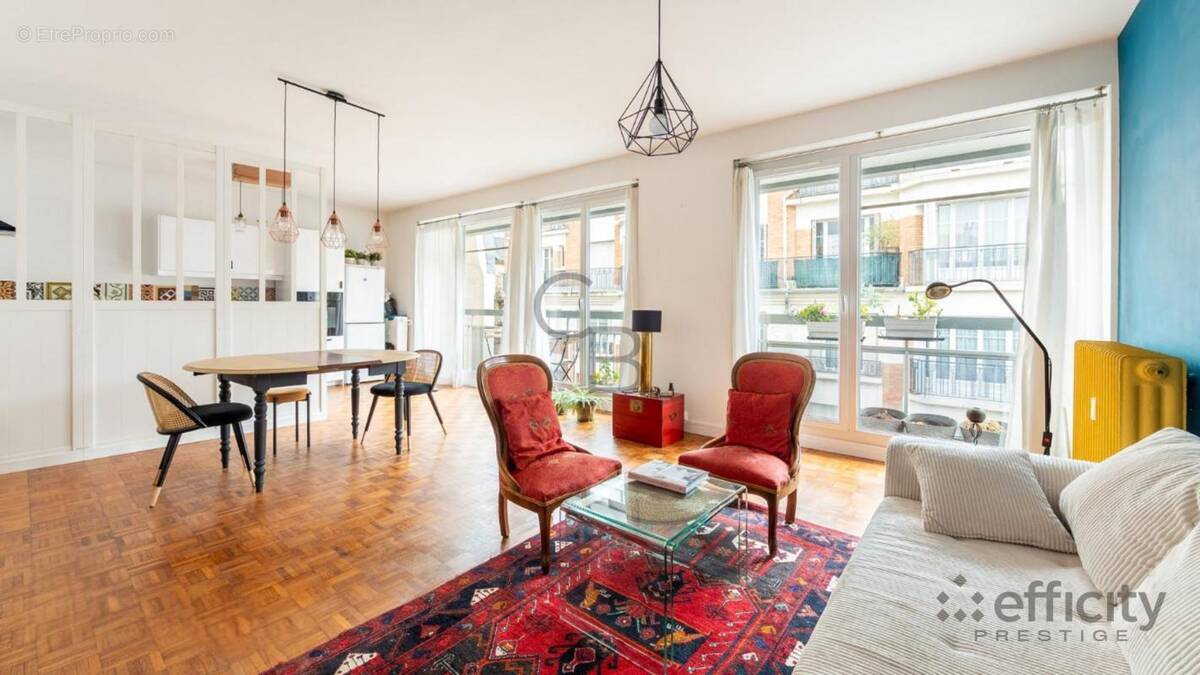 Appartement à COURBEVOIE