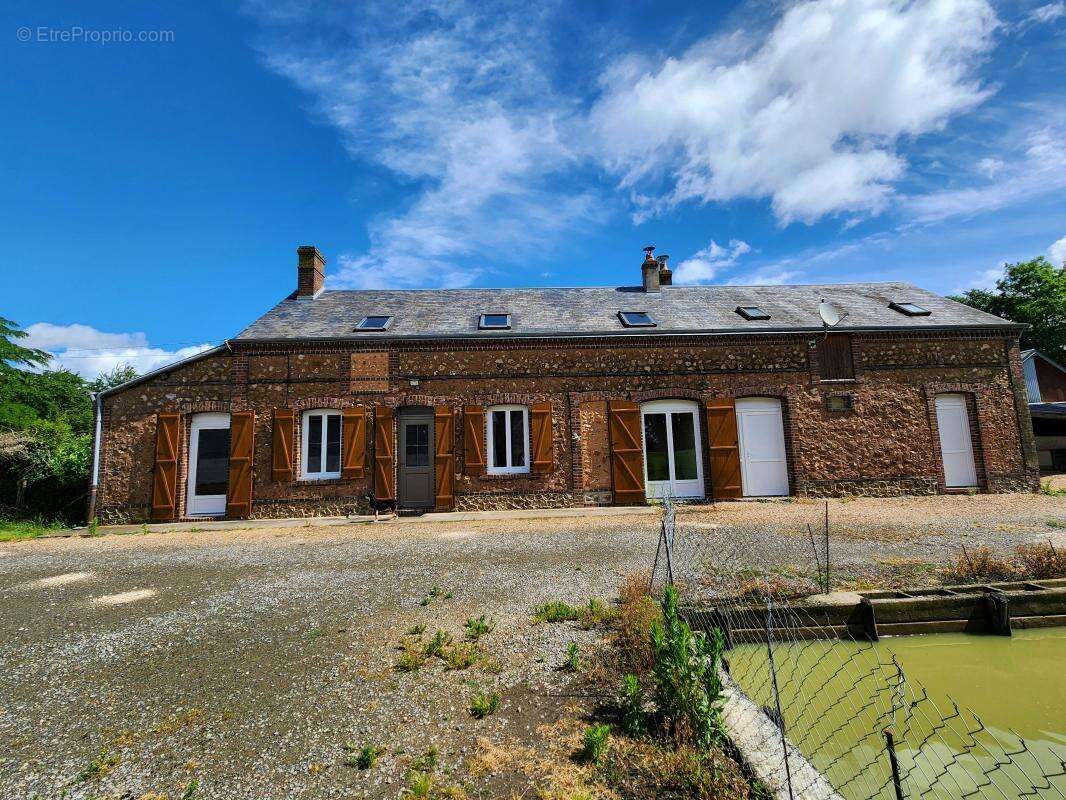 Maison à SAINT-AGIL