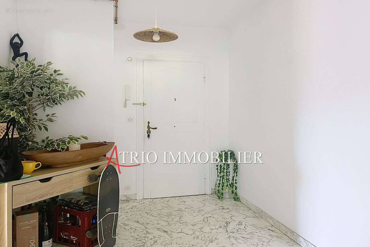Appartement à SAINT-LAURENT-DU-VAR