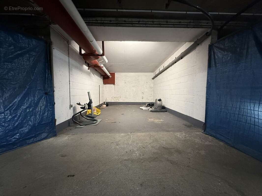 Parking à PARIS-12E