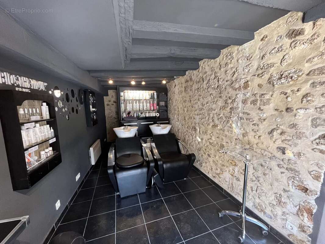 Commerce à DAMPIERRE-EN-YVELINES