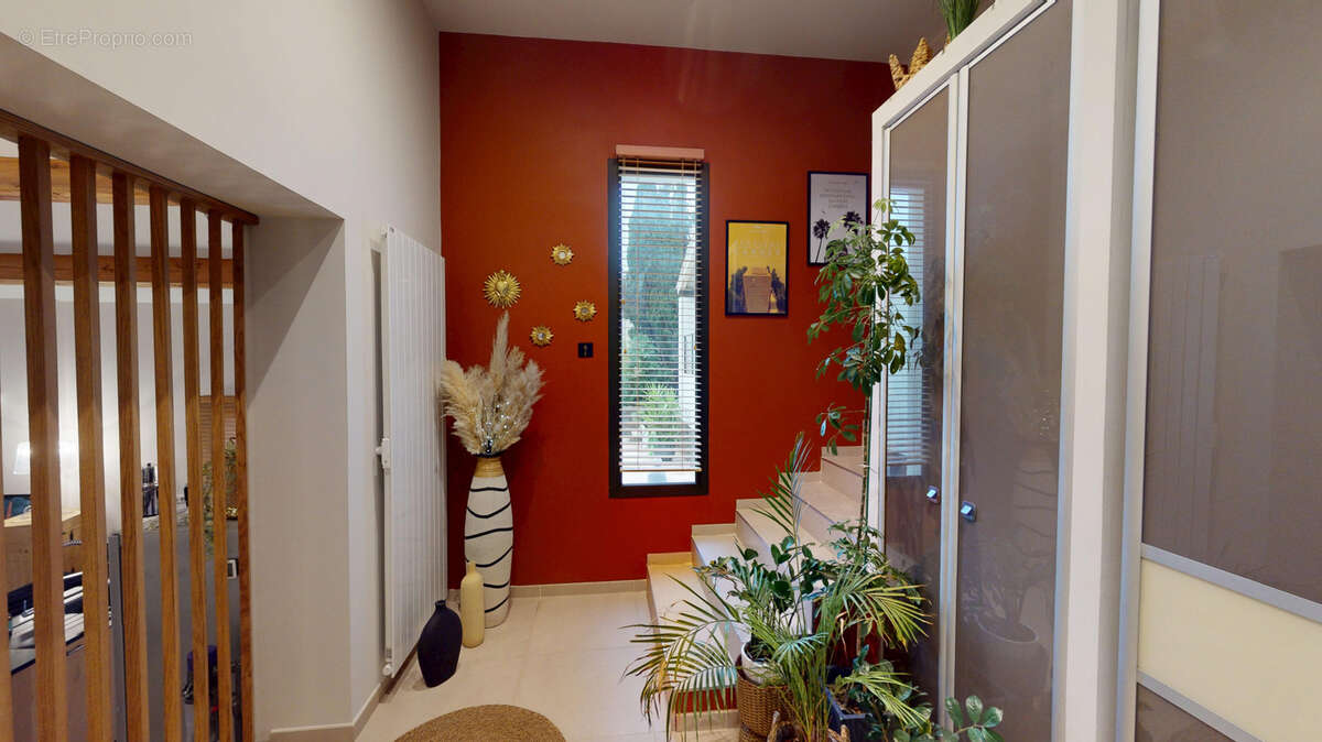 Maison à SAINT-CLEMENT-DE-RIVIERE