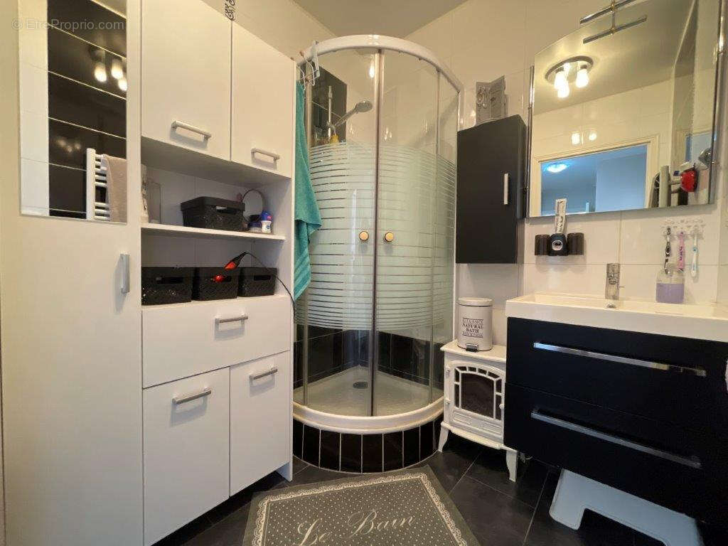 Appartement à SARTROUVILLE