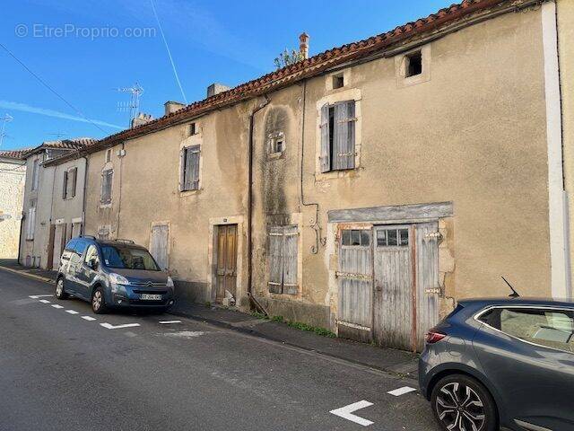 Maison à CHASSENEUIL-SUR-BONNIEURE