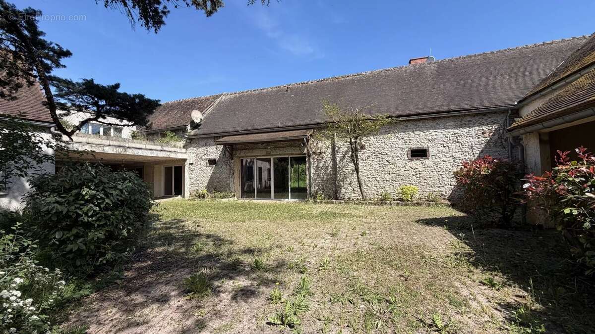 Maison à EGREVILLE