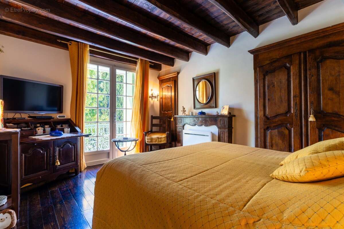 Maison Lamalou-les-Bains 232 m² Piscine 10x5,5m 5 chambres Chambre 2