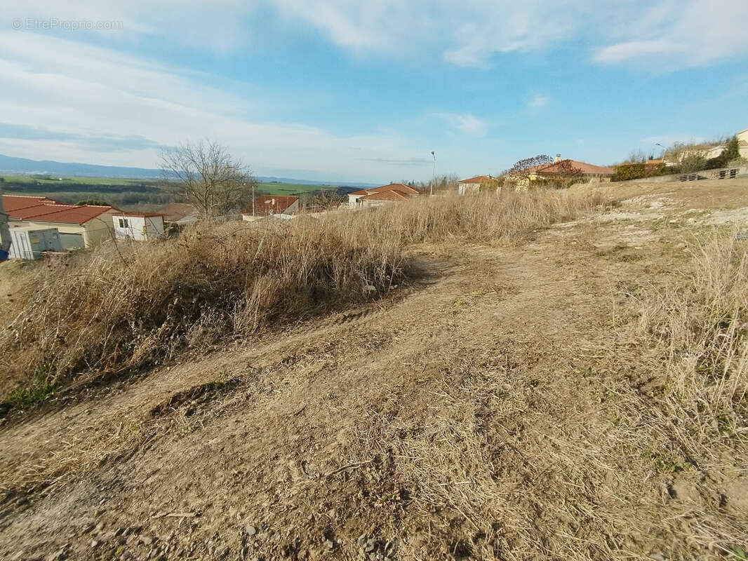 Terrain à PONT-DU-CHATEAU