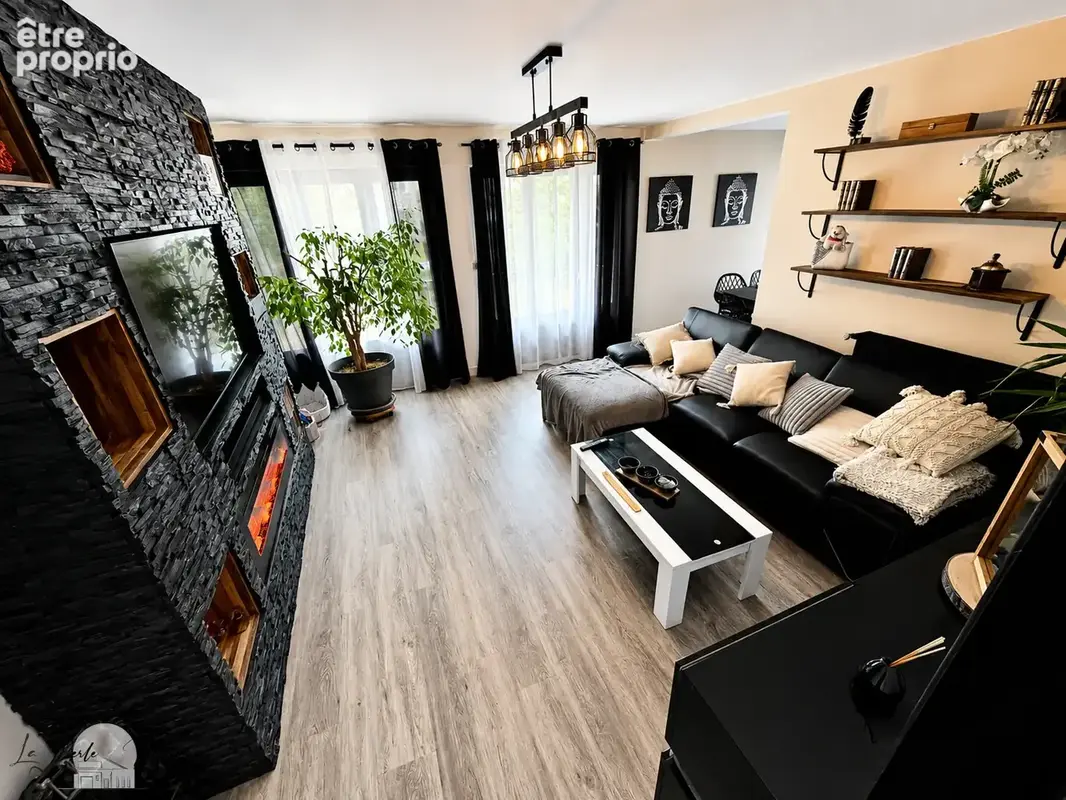 T3 de 75 m2 • 2 loggias • terrasse • 2 garages • 1 parking • 1 cave - photo 2