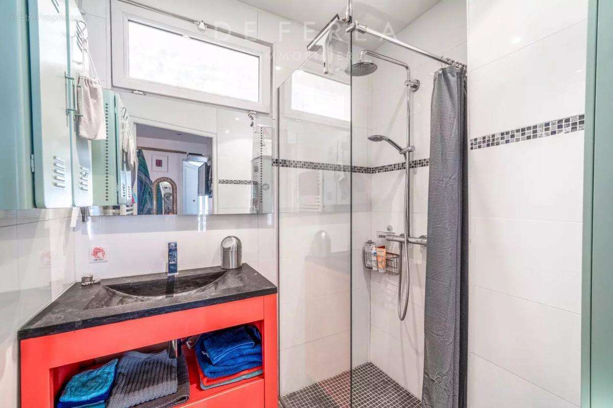 Appartement à PARIS-14E