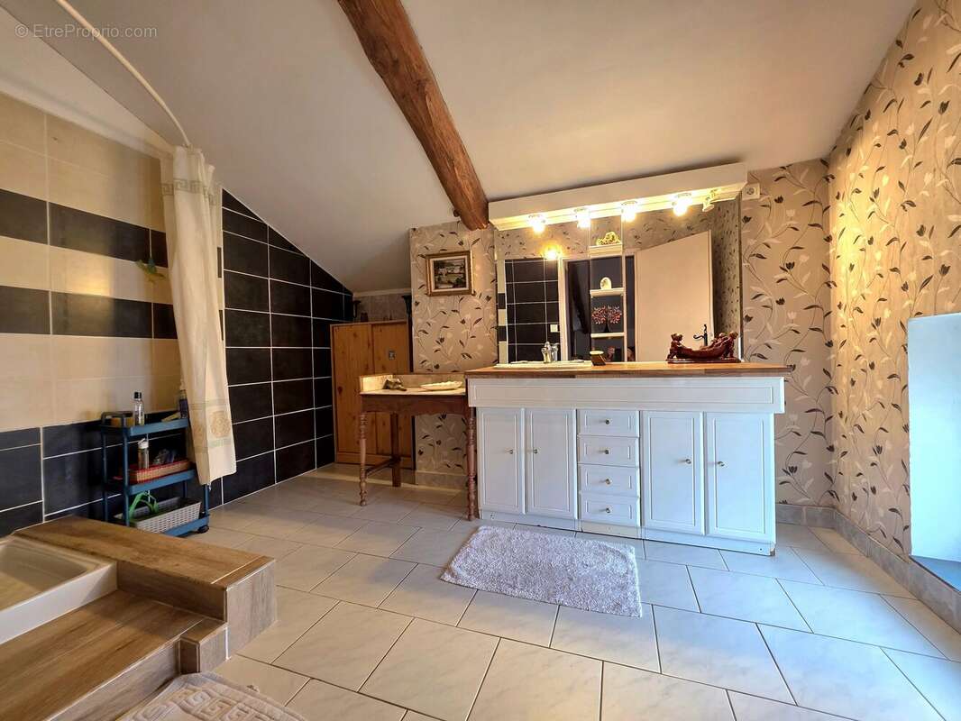 Le Vieux Chai– Spacieuse maison en pierre avec grange rénovée et vue panoramique - photo 15