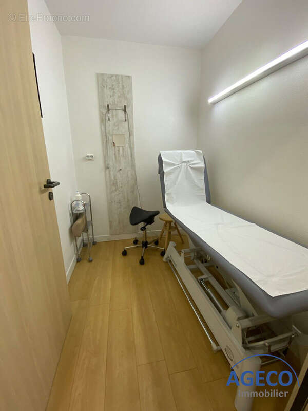 Salle de soin - Commerce à CASTELSARRASIN