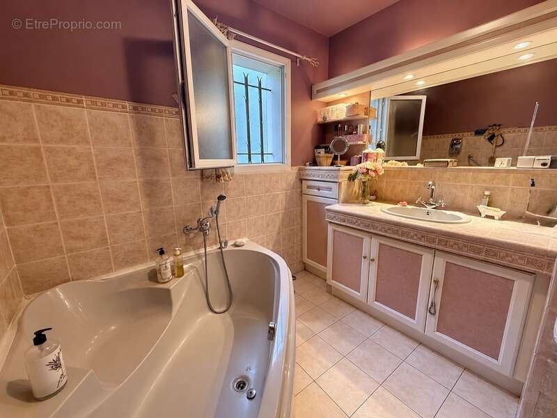Maison à vendre 6 pièces 130 m2, dépendance, piscine, jardin  LAURIS (84) - photo 18