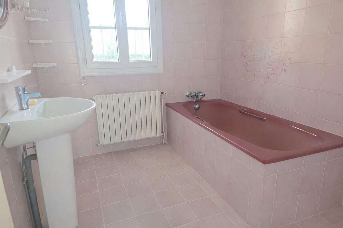 Maison à JOUET-SUR-L'AUBOIS