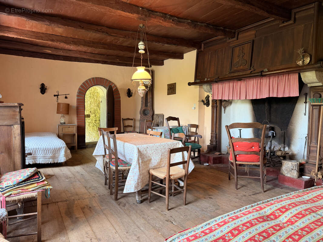 Maison à CREGOLS