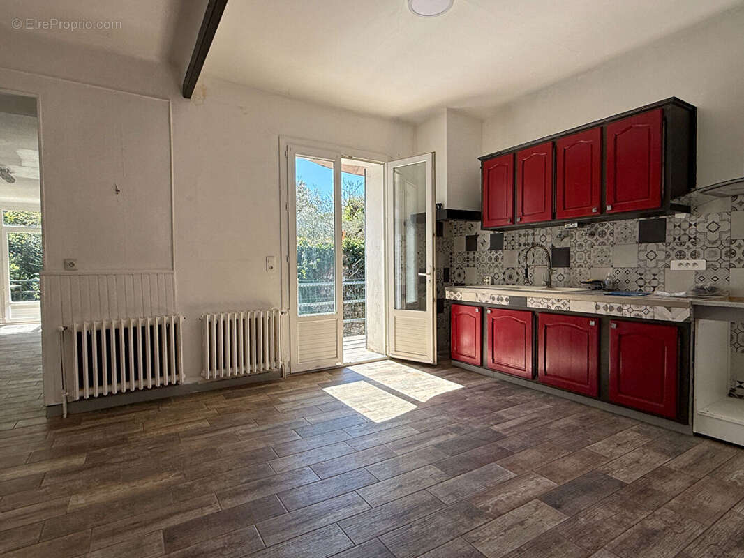 Maison à LA ROQUE-D'ANTHERON