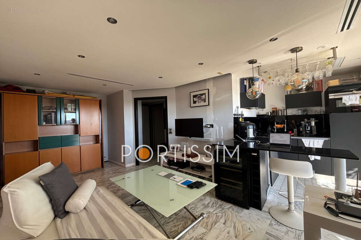 Appartement à SAINT-LAURENT-DU-VAR